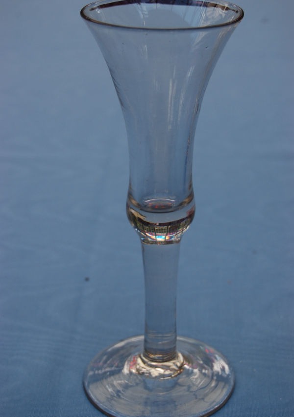 Grosses schlichtes Weinglas 18. Jh.