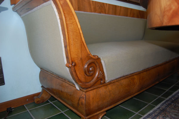 Biedermeier Sofa Nussbaum