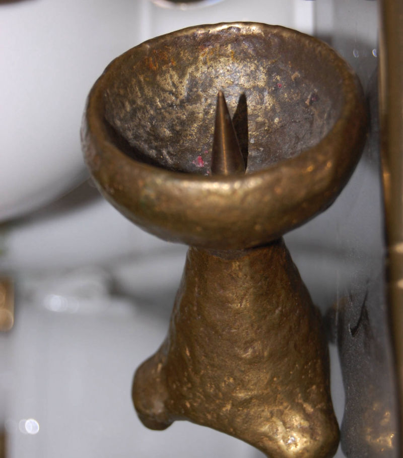 2 kleine brutalistische Messing Kerzenhalter 20. Jh., Höhe: 10,5 cm