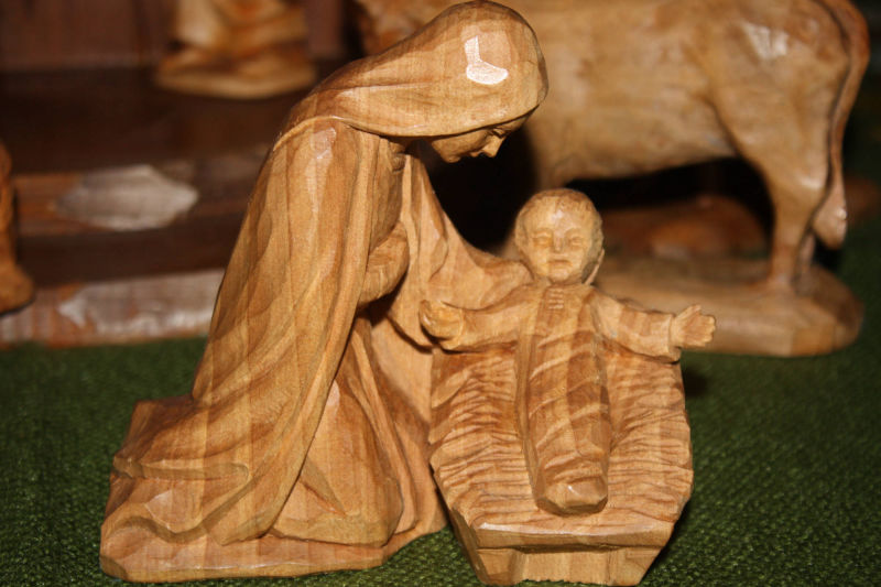 Weihnachtskrippe aus Holz geschnitzt signiert Hellerbernd