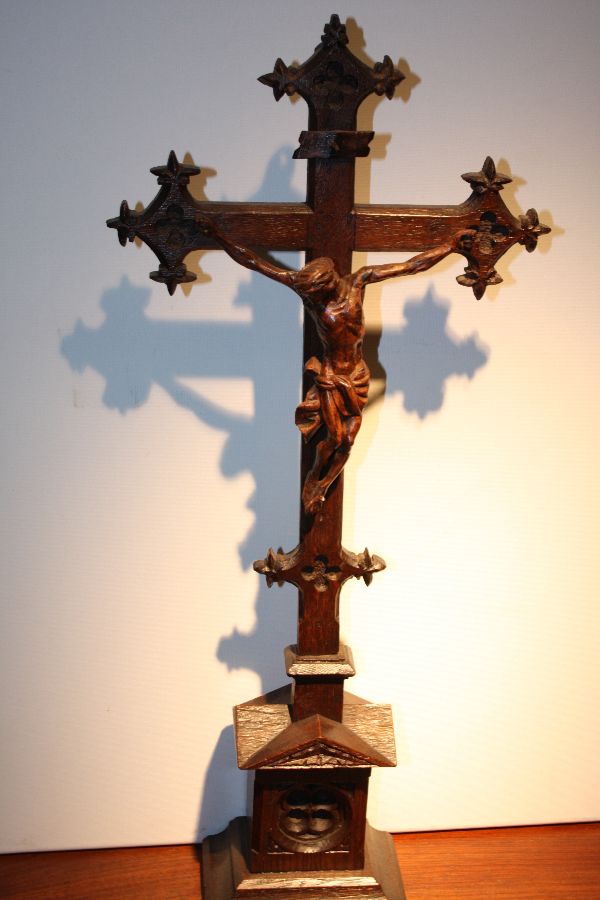 Antikes Aufstell-Holzkreuz