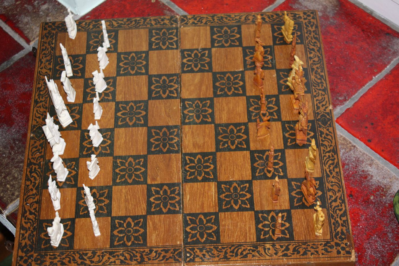 Schachspiel mit Beinfiguren China