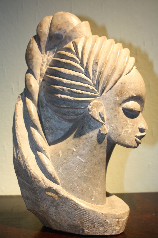 Steinskulptur Frauenkopf Afrika