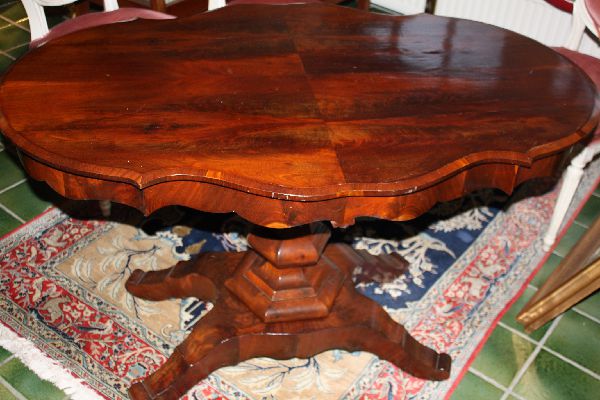 Tisch 19. Jahrhundert